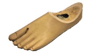 Very long-stump foot with separate thumb and polypropylene keel